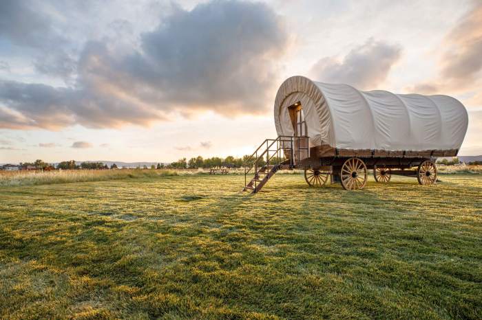 Covered wagons heading west painting